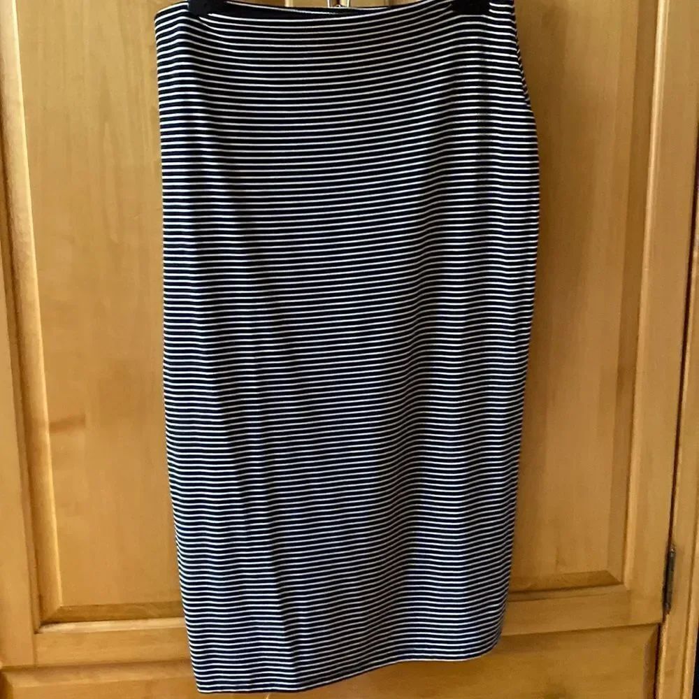 Old Navy black/white stripe pencil skirt